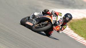 Мотоциклетист в движение